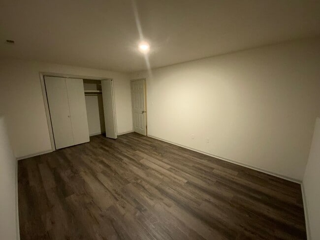 Building Photo - 2 Bedroom Apartment
