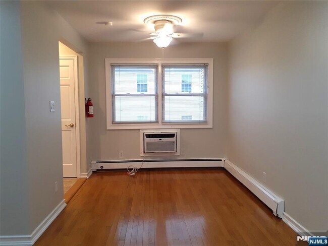 Building Photo - 116 71st St