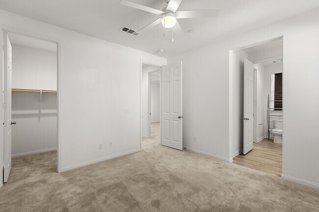 Building Photo - Stunning 4 bedroom 3 bath home in Summer Wind Trail Community