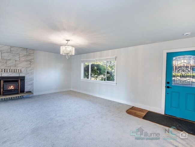 Building Photo - PRICE REDUCTION - Spacious Single Family Home in Seaside!!!