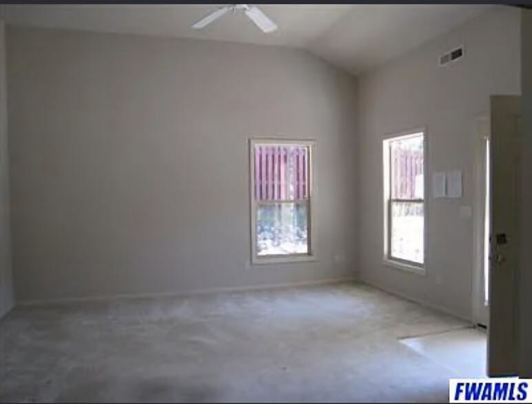 Building Photo - 1926 Beechmont Dr