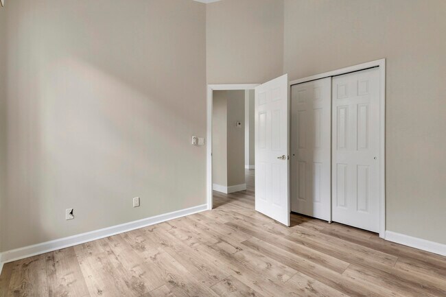 Building Photo - 726 SW Aruba Bay