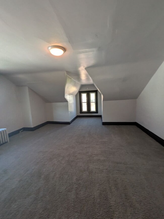 Building Photo - 1818-1820 Westmont Ave, Pittsburgh, PA 15210