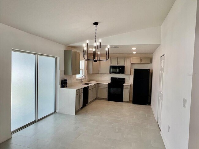 Building Photo - 270 Hyacinth Ct