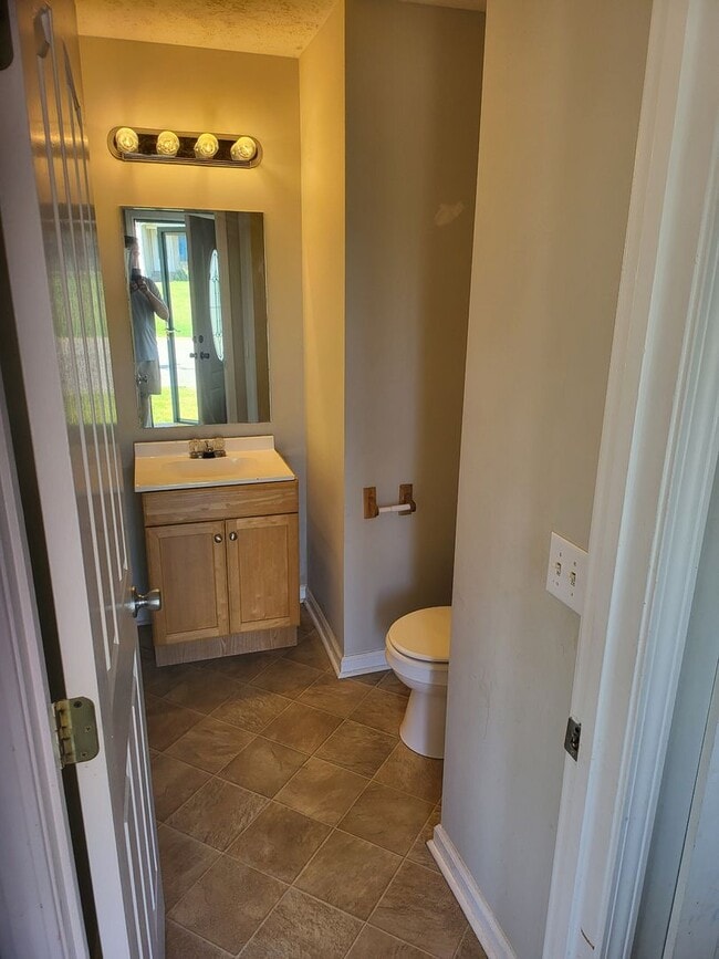 Building Photo - Nice 3 BR, 2.5 Ba with garage like new in Murfreesboro by Carter Realty Asvisors