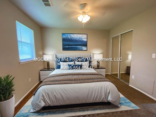 Building Photo - LeGrand Apartments - Downtown Lee's Summit...
