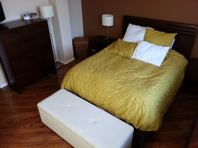 Building Photo - 2012 W St Paul Ave