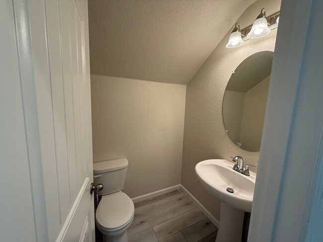 Building Photo - Two story home located in Sylvan School District!