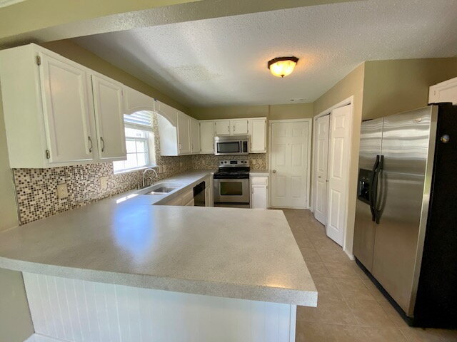 Building Photo - Welcome home to this charming 4-bedroom, 2.5-bath home in Noblesville!