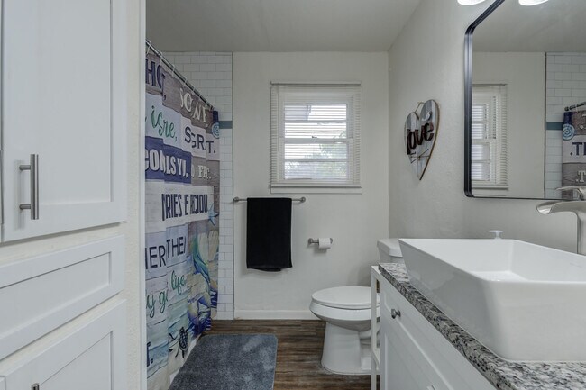 Building Photo - 5323 33rd St