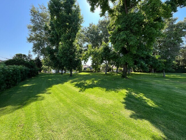 Building Photo - Westlake Village 4+2.5 w/pool, spa, green ...