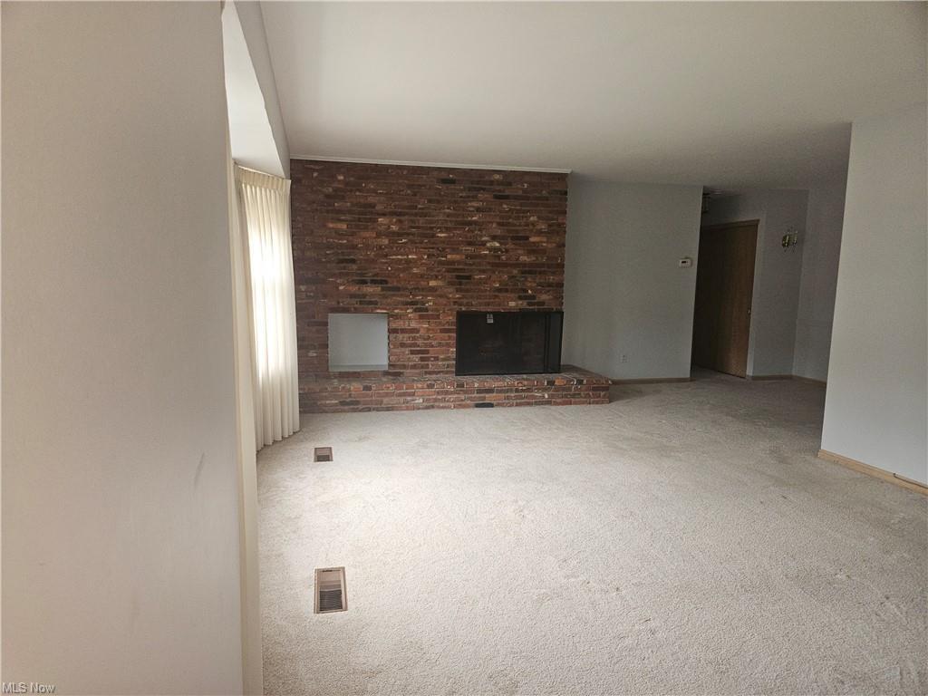 Building Photo - 7010 Carriage Hill Dr