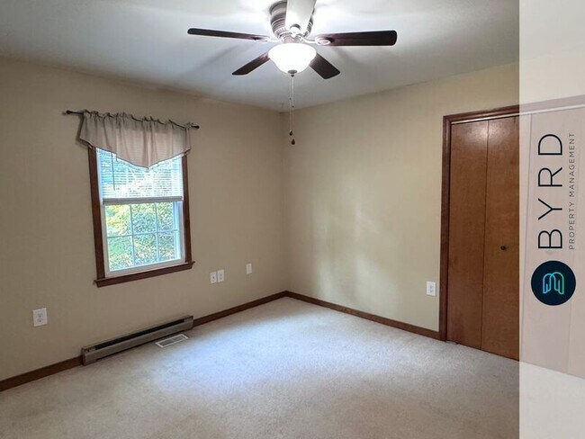 Building Photo - 902 Hartford Ln