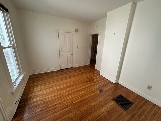 Building Photo - North Campus OSU Single Family Home with 2...