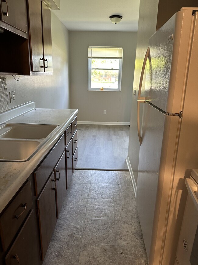 Building Photo - 720 Pool Ave