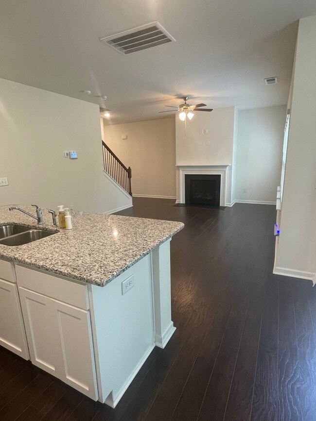 Building Photo - 206 Wanderlust Ct