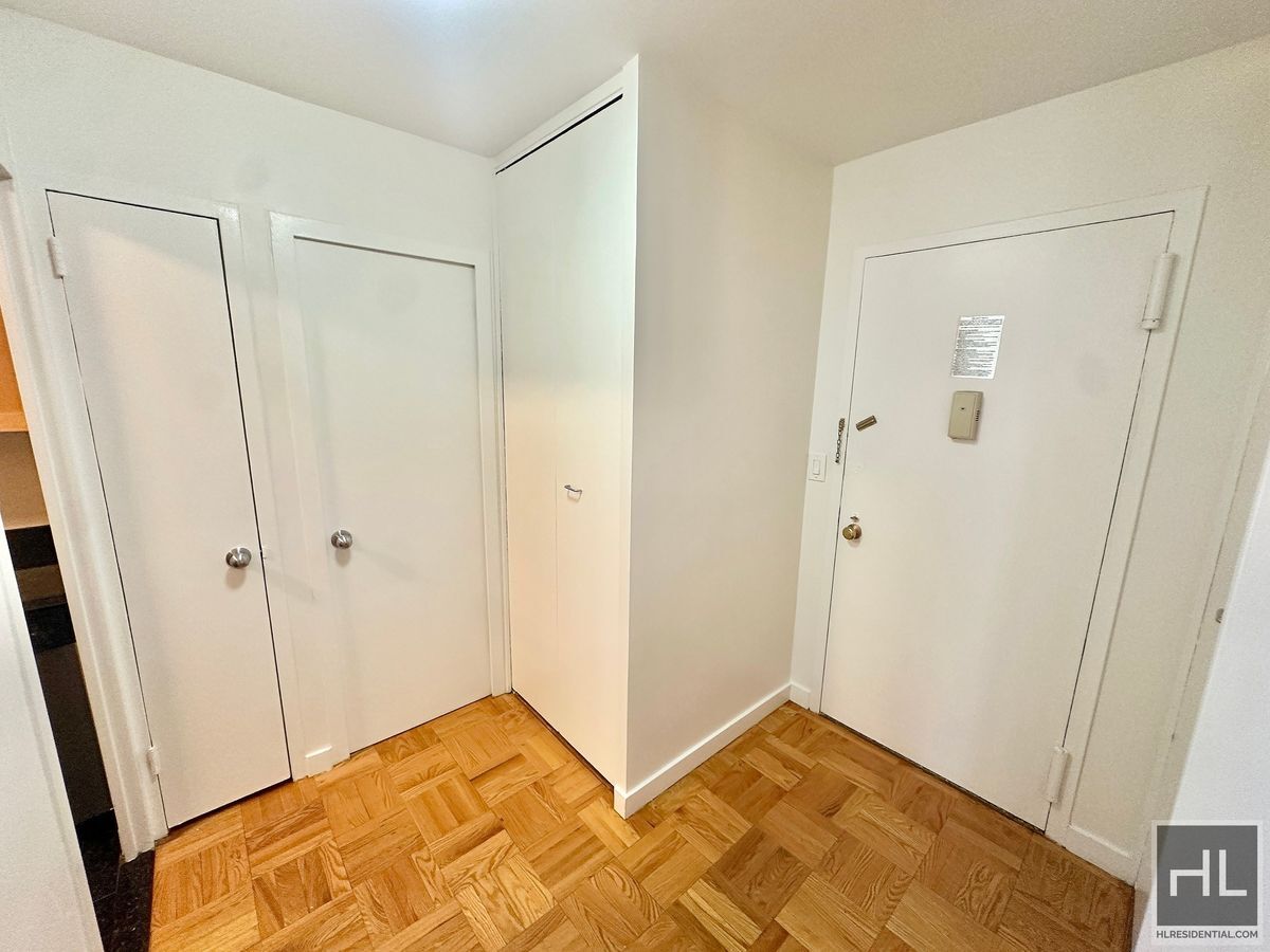 Building Photo - Fourth Avenue