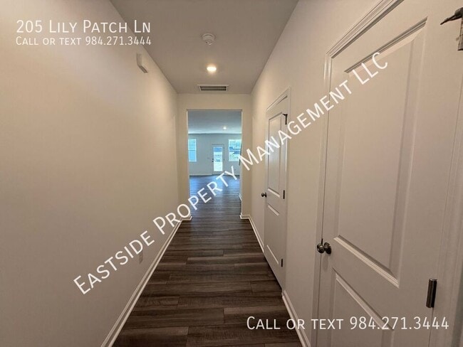 Building Photo - 205 Lily Patch Ln