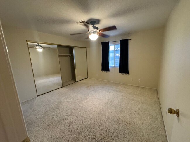 Building Photo - Two Bedroom Two Bathroom Fully Furnished Condo