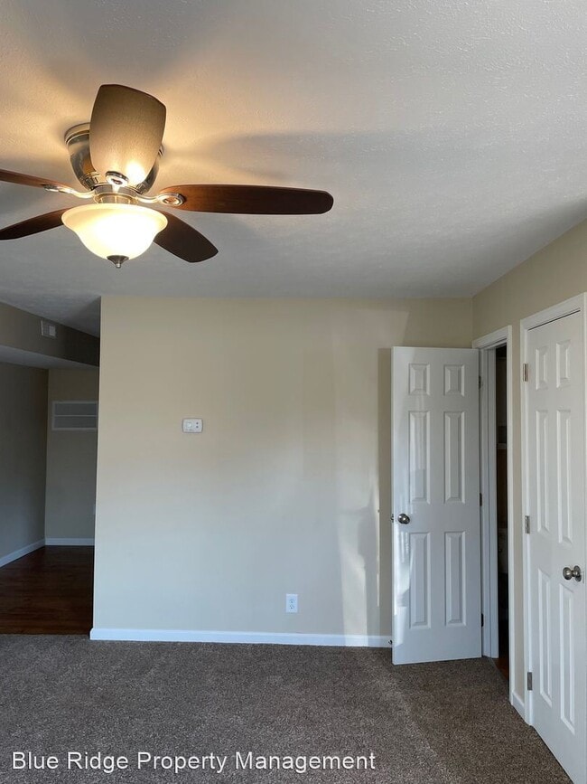 Building Photo - 2 br, 1.5 bath House - 730 Sir Echo Drive ...