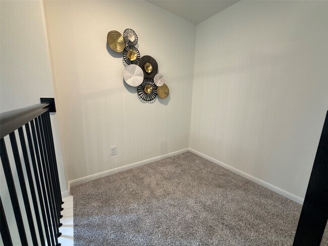 Building Photo - 527 Baobab Wy