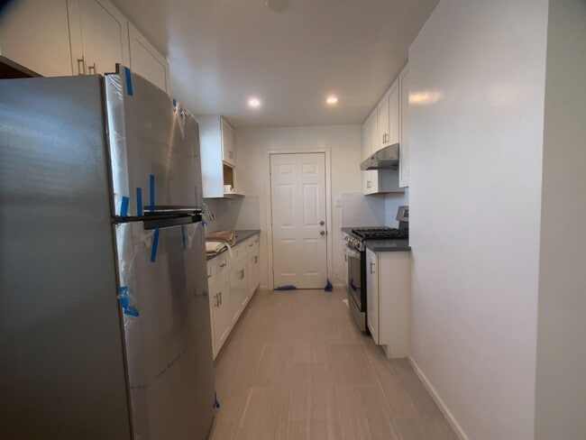 Building Photo - 404 Spruce Ave