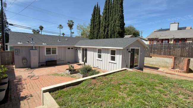 Building Photo - Newly Remodeled 3 bedroom home with AC