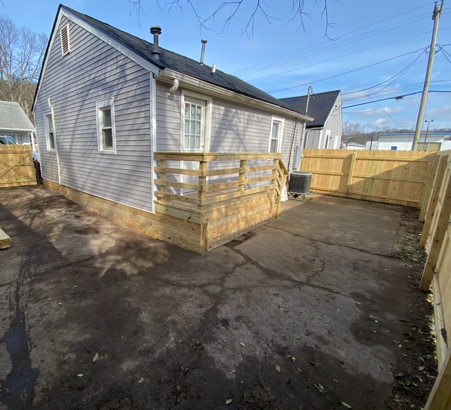 Building Photo - 437 Triplett Ave