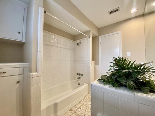 Building Photo - 2206 Tannehill Dr