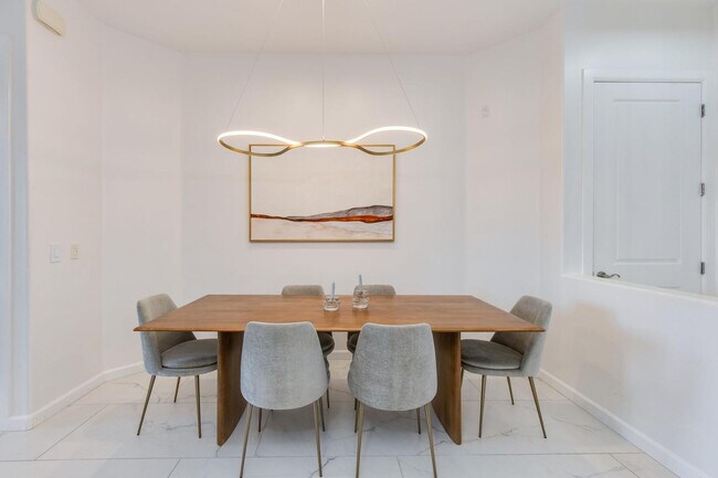 Building Photo - 7291 N Scottsdale Rd