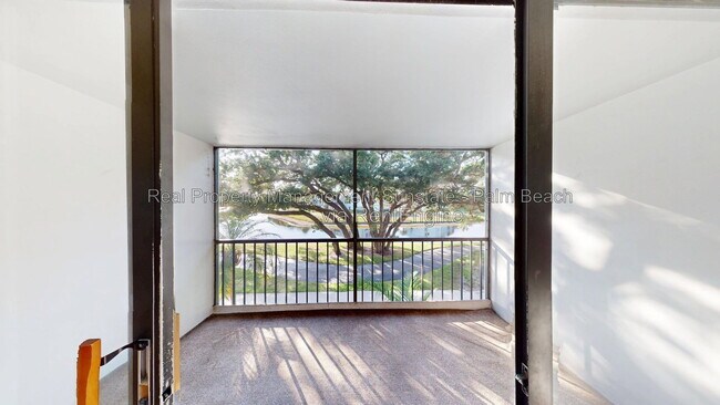 Building Photo - 1015 Green Pine Blvd