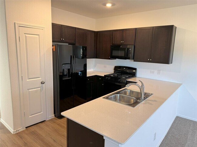 Building Photo - 408 Whoopers Loop