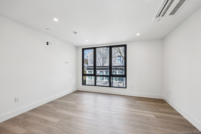 Building Photo - 325 Manville Rd