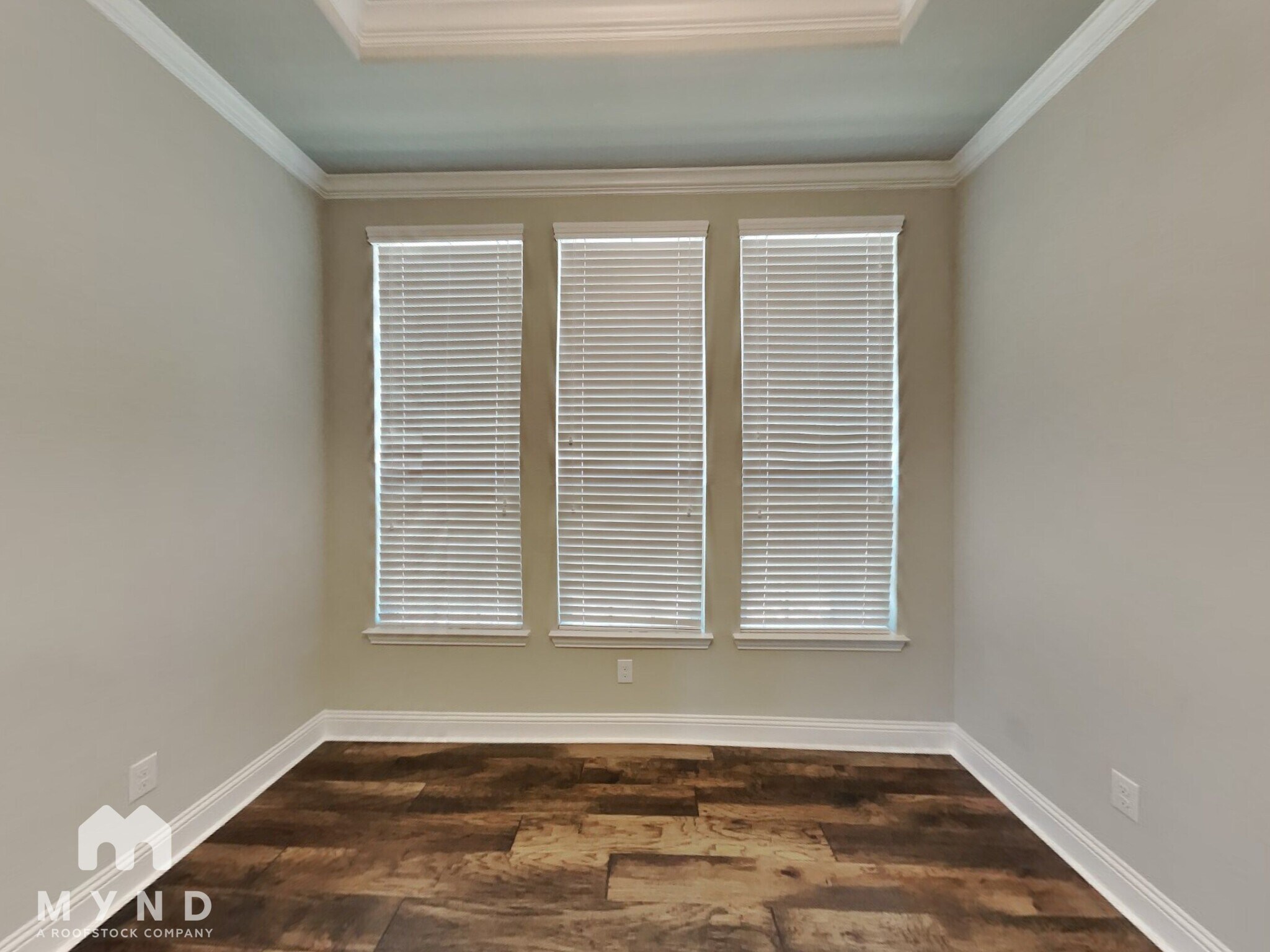 Building Photo - 523 Pineview Dr
