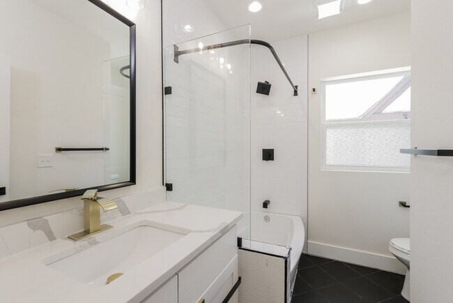 Building Photo - Stylish and Modern Living Minutes from Dow...