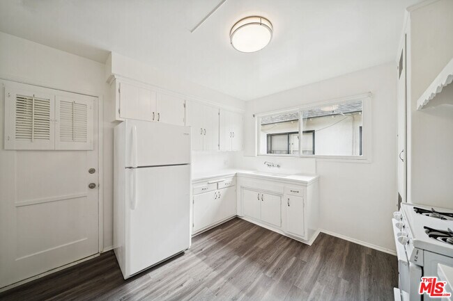 Building Photo - 5307 Vantage Ave