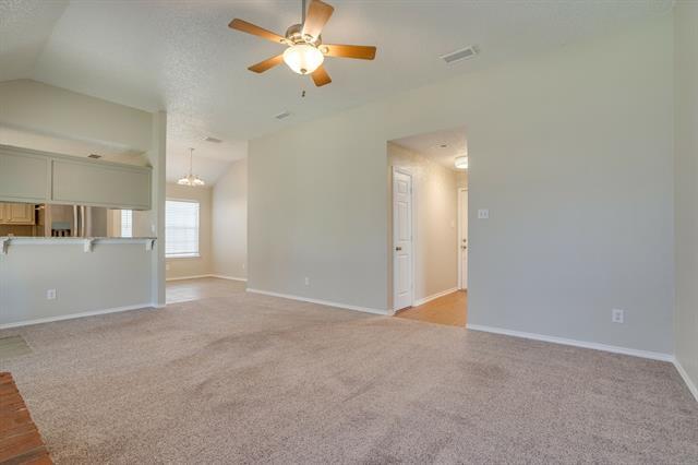 Building Photo - 215 Linda St