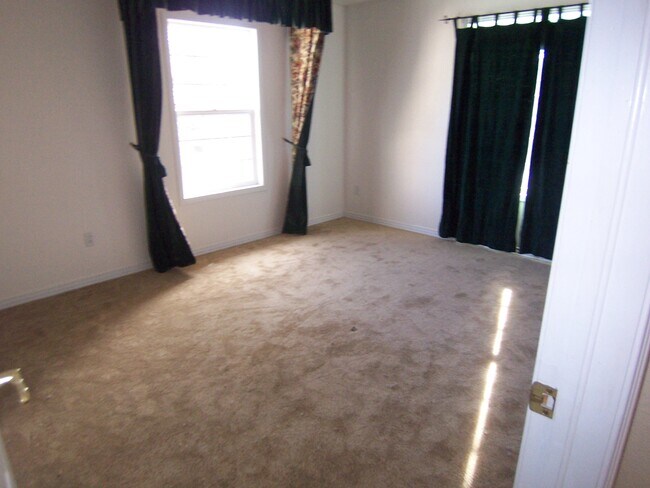 Building Photo - 7201 Dove Ct