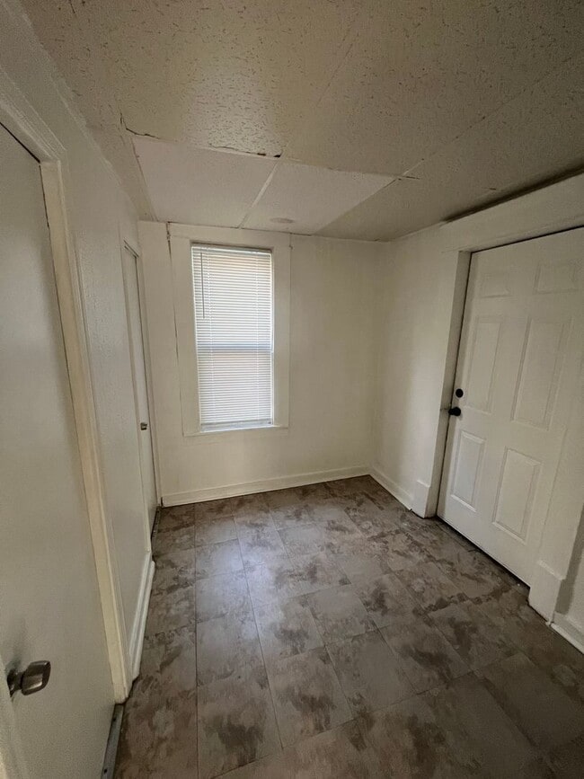 Building Photo - 229 S Eighth St Lansing, MI 48912