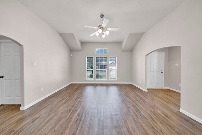 Building Photo - 987 Oak Glen Dr