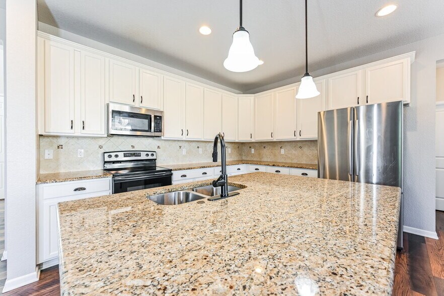 Building Photo - 2226 Summerhill Dr