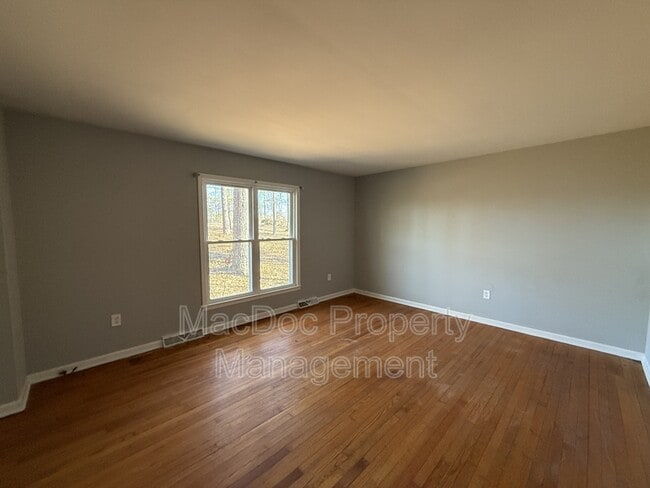 Building Photo - 727 Chalklevel Rd