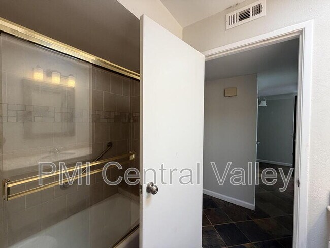 Building Photo - 3440 W Benjamin Holt Dr