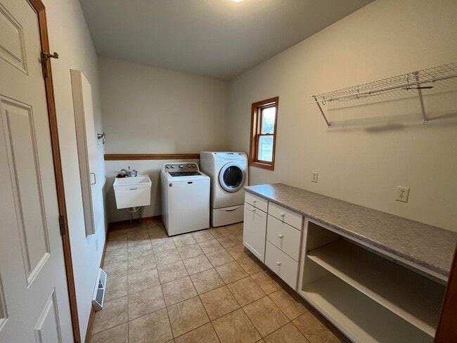 Building Photo - N3530 County Rd G