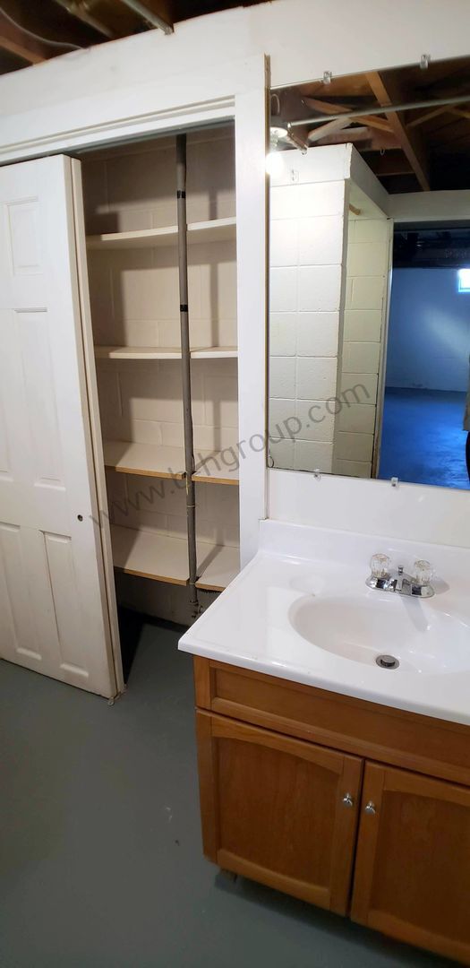 Building Photo - New Listing!