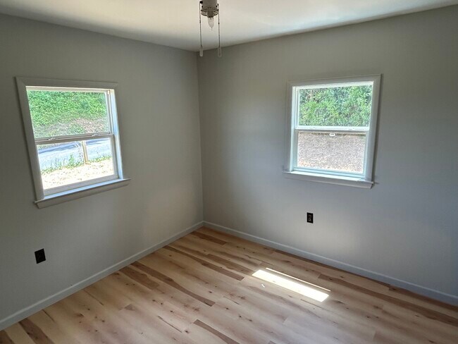 Building Photo - 359 Truce Rd