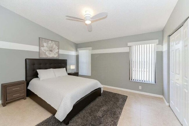 Building Photo - 7914 SE Villa Cir