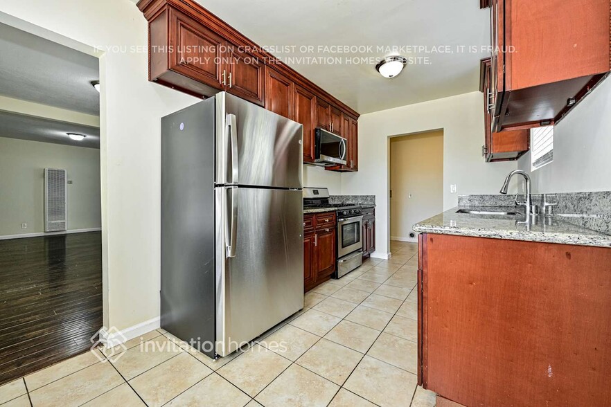 Building Photo - 13946 Terra Bella St