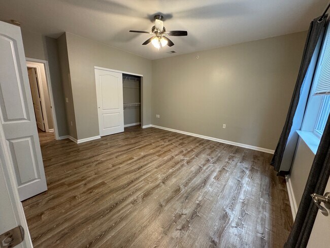 Building Photo - 900 Southmoor Dr
