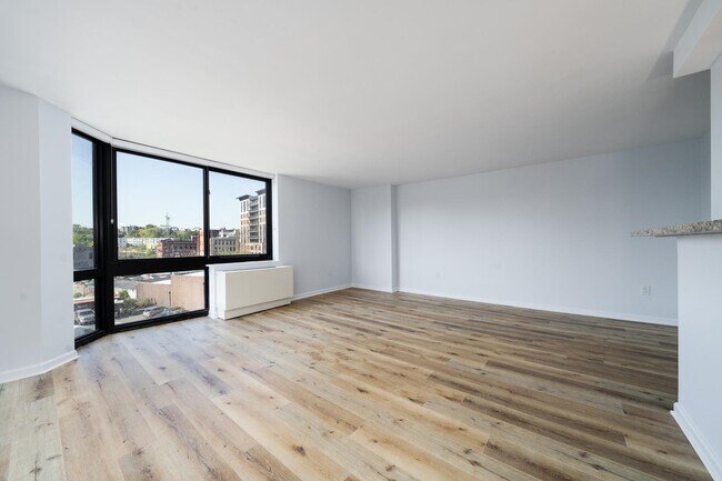 Building Photo - 700 Grove St